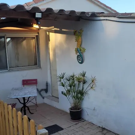Caenee: Naturist Retreat With Vintage And Jacuzzi Paillote *