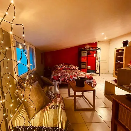 Caenee: Naturist Retreat With Vintage And Jacuzzi Paillote Guest house *