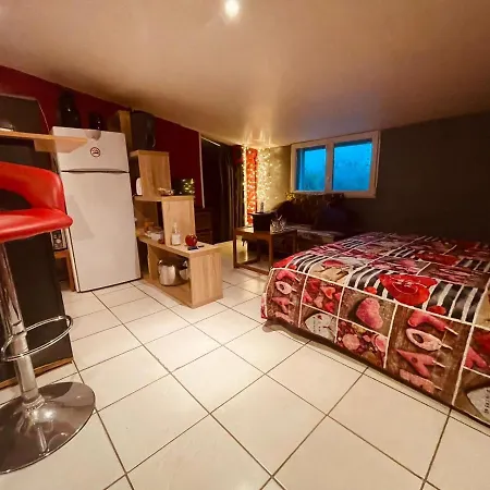 Caenee: Naturist Retreat With Vintage And Jacuzzi Paillote Marseillan (Herault)