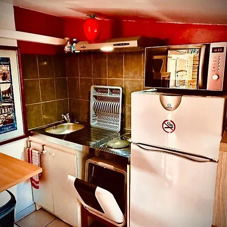 Guest house Caenee: Naturist Retreat With Vintage And Jacuzzi Paillote